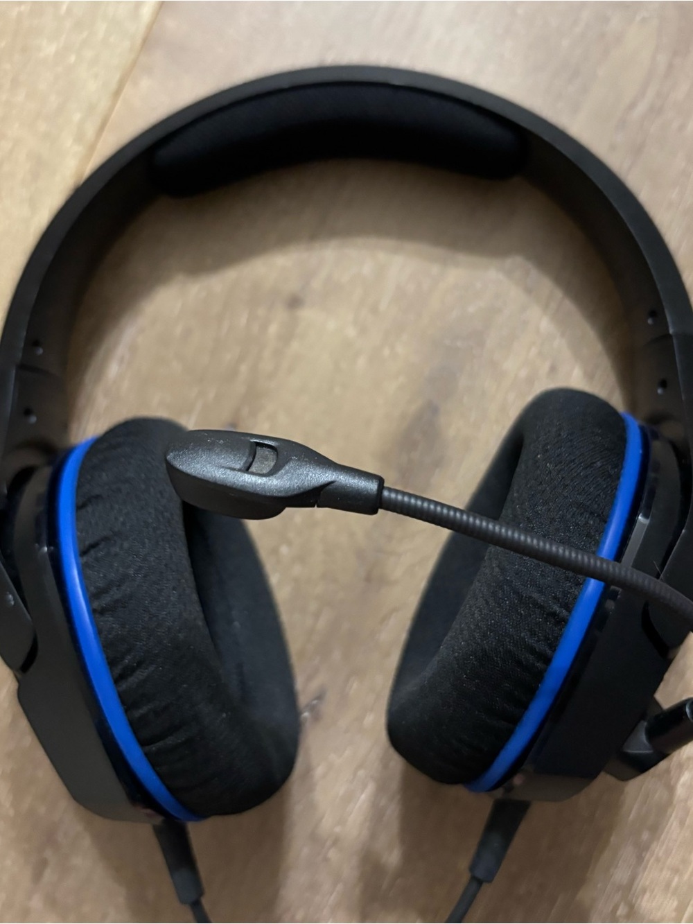 HyperX Cloud Stinger gaming headphones with mic